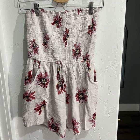 Band of Gypsies Blush Floral Smocked Romper Small - Picture 1 of 13